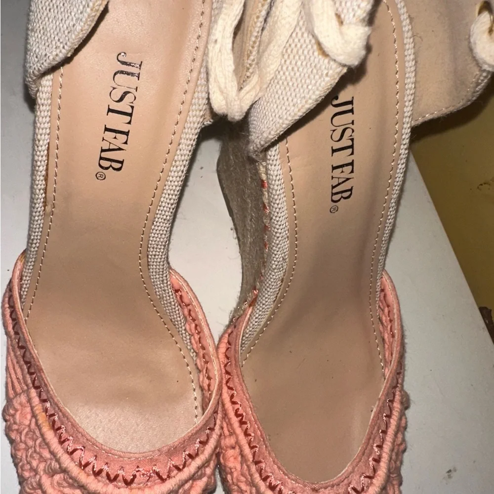 JustFab Women's Coral Espadrilles size 7. (106)